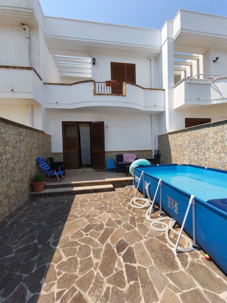 Casa de 3 dormitorios en Torchiarolo, Italy No. 340471