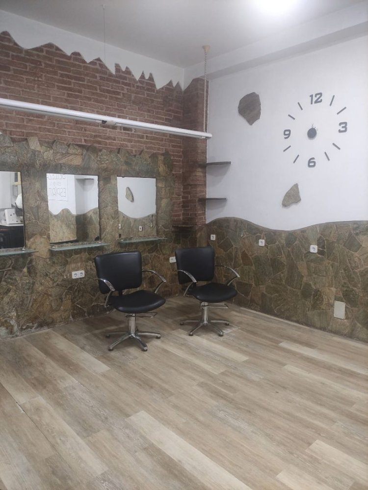  عقار تجاري في L'Hospitalet de Llobregat, Spain 60متر مربع رقم 215638