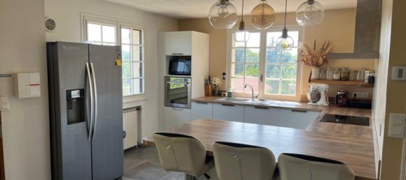 3 bedrooms House in Cessieu, France No. 339321 2