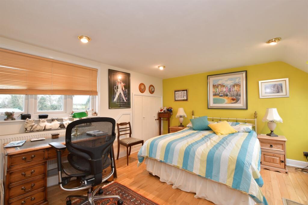 4 Schlafzimmer Haus in Chingford, United Kingdom, Nr. 3931