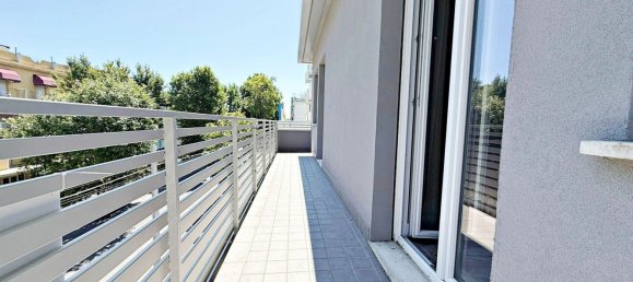 3 rooms Apartment in Rimini, Italy No. 275402 8
