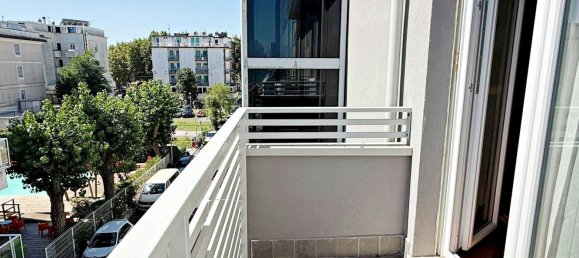 3 rooms Apartment in Rimini, Italy No. 275402 9