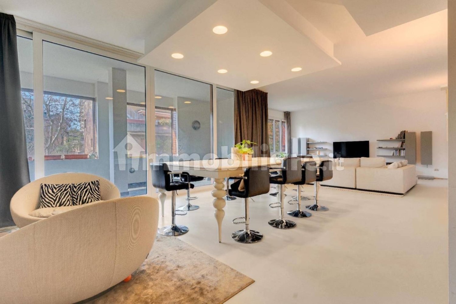 4 bedrooms Apartment in Milan, Italy No. 393711