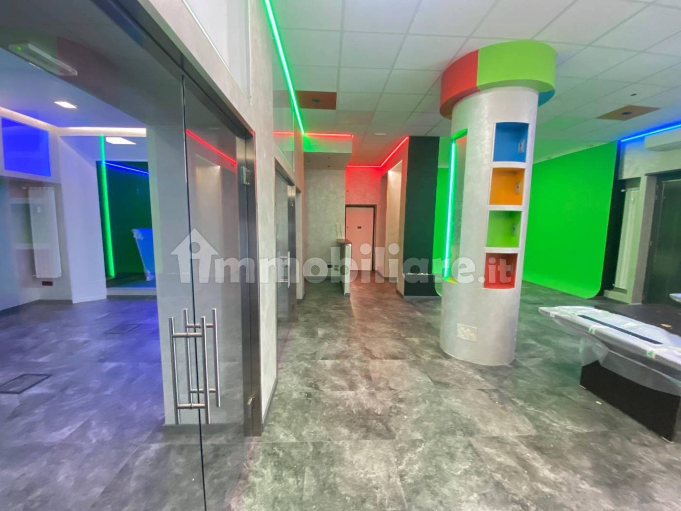 5-salle Bureau à Turin, Italy No. 296333