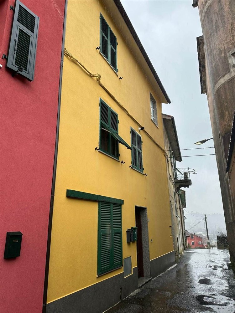 2 rooms Apartment in Follo, Italy No. 83286