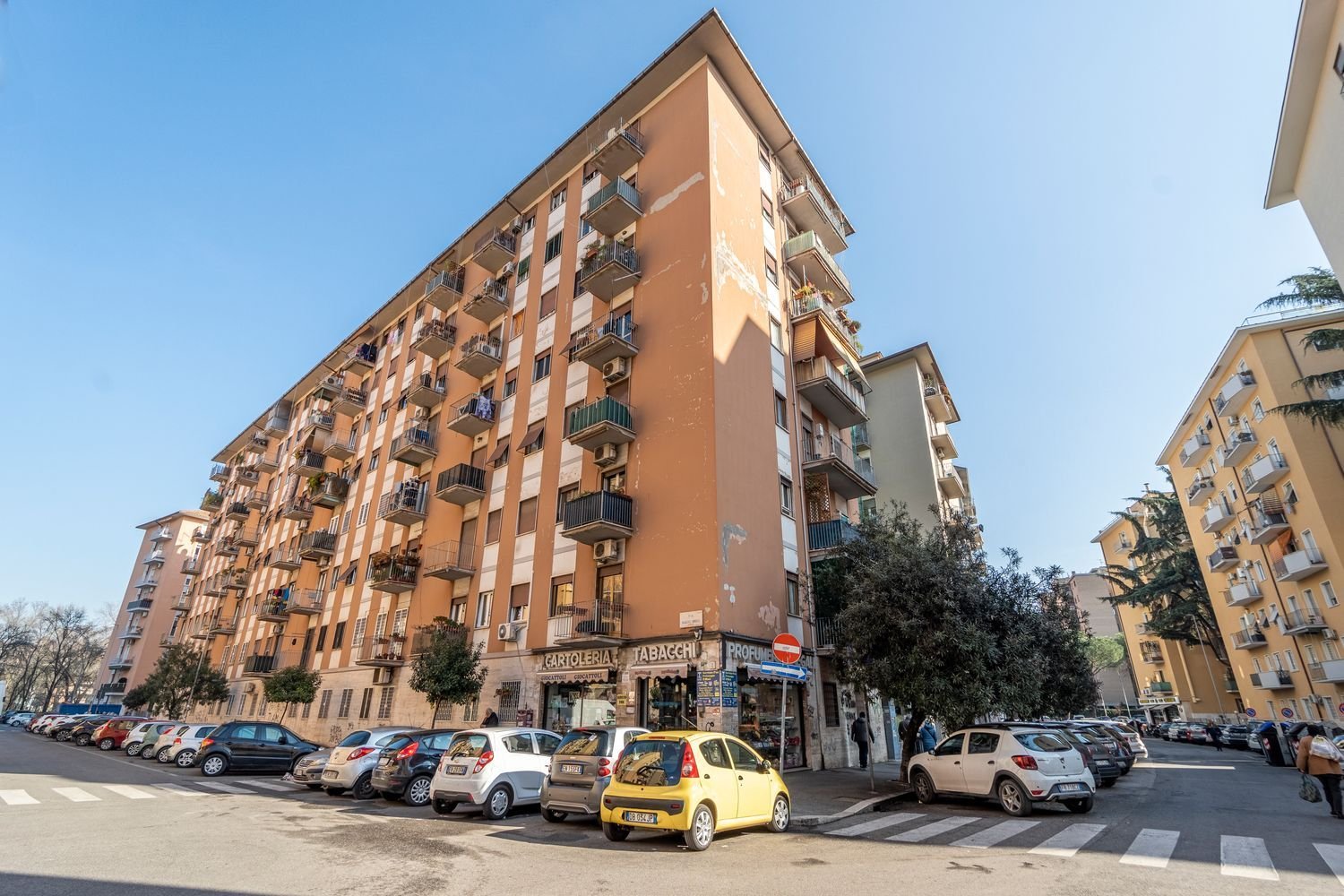 Квартира с 3 комнатами в Рим, Италия № 20627