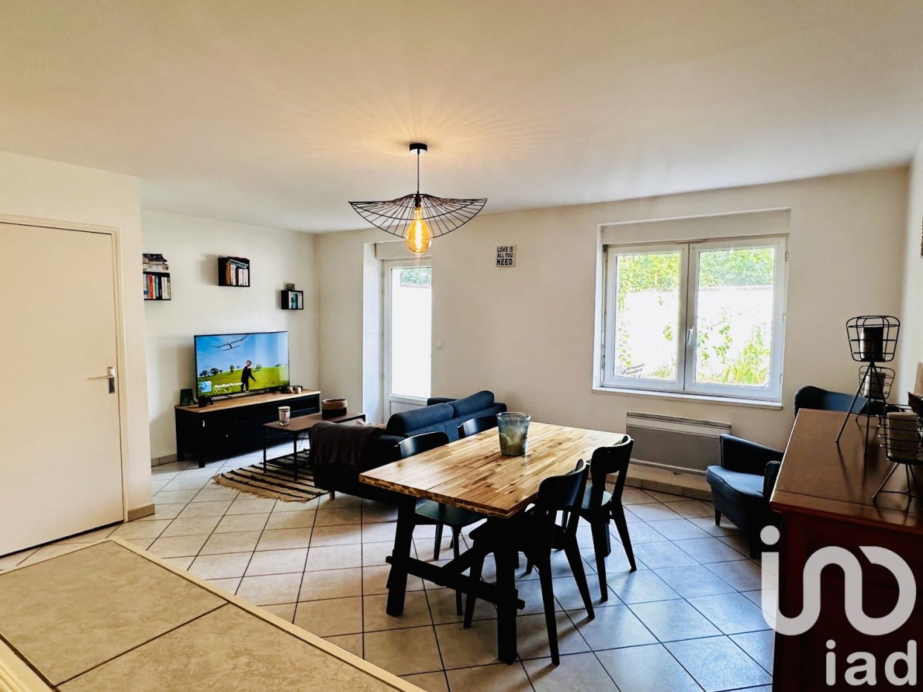 Bâtiment à La Chapelle-Saint-Mesmin, France 180m² No. 248004