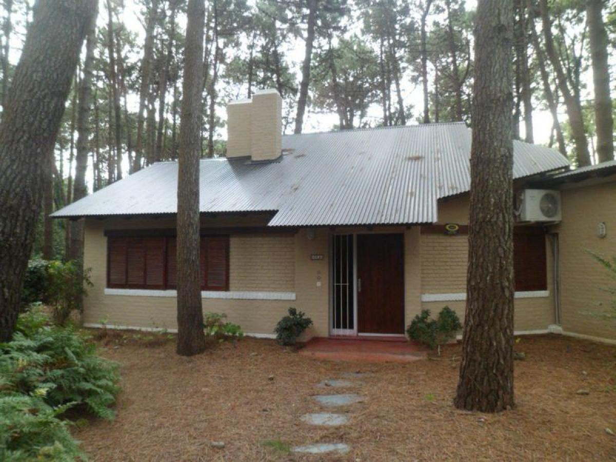 4 bedrooms House in Mar del Plata, Argentina No. 97568