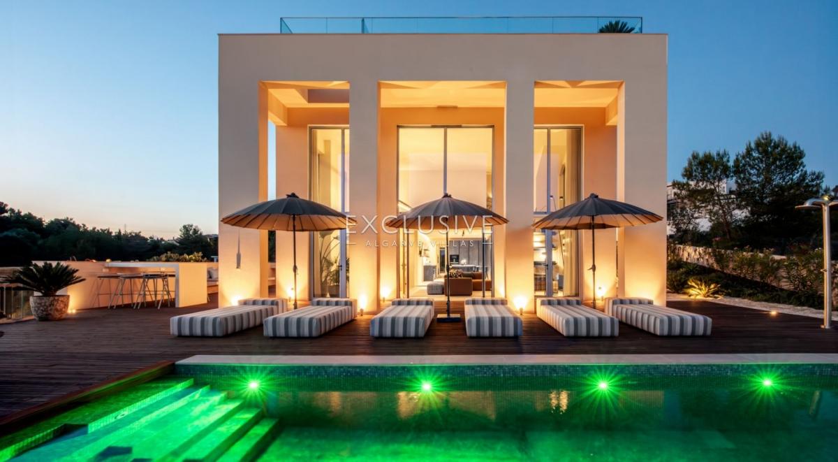 4 bedrooms Villa in Lagoa, Portugal No. 7691