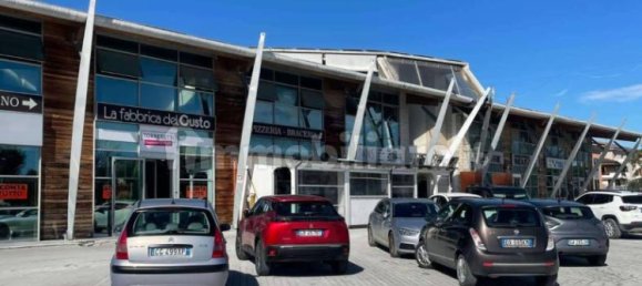 1490m² Commercial property in Montecosaro, Italy No. 81664 7