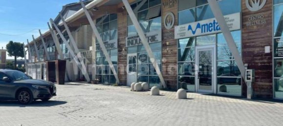 1490m² Commercial property in Montecosaro, Italy No. 81664 8