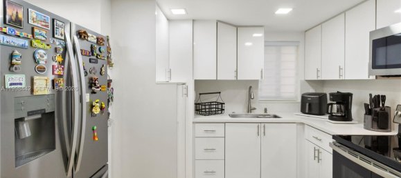 2 chambres propriété commerciale à vendre à Miami, Miami-Dade, Florida, USA № 614880 2