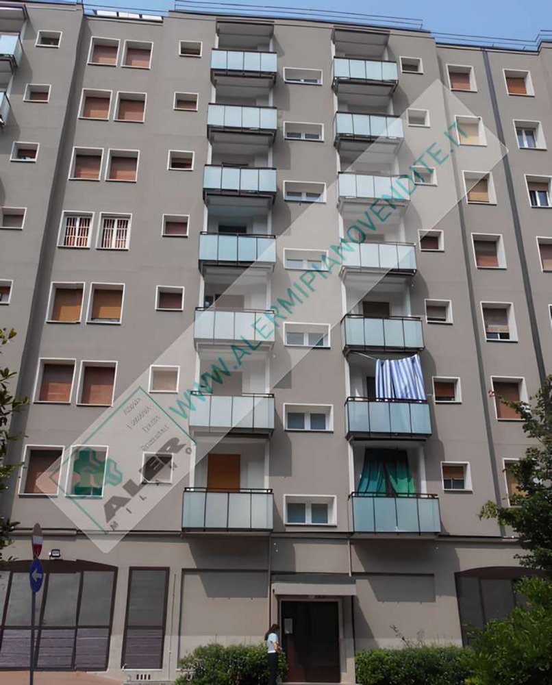 2 bedrooms Apartment in Milan, Italy No. 382918