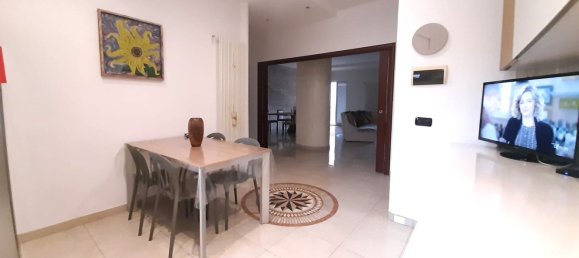 5 bedrooms Apartment in Bari, Italy No. 326773 3