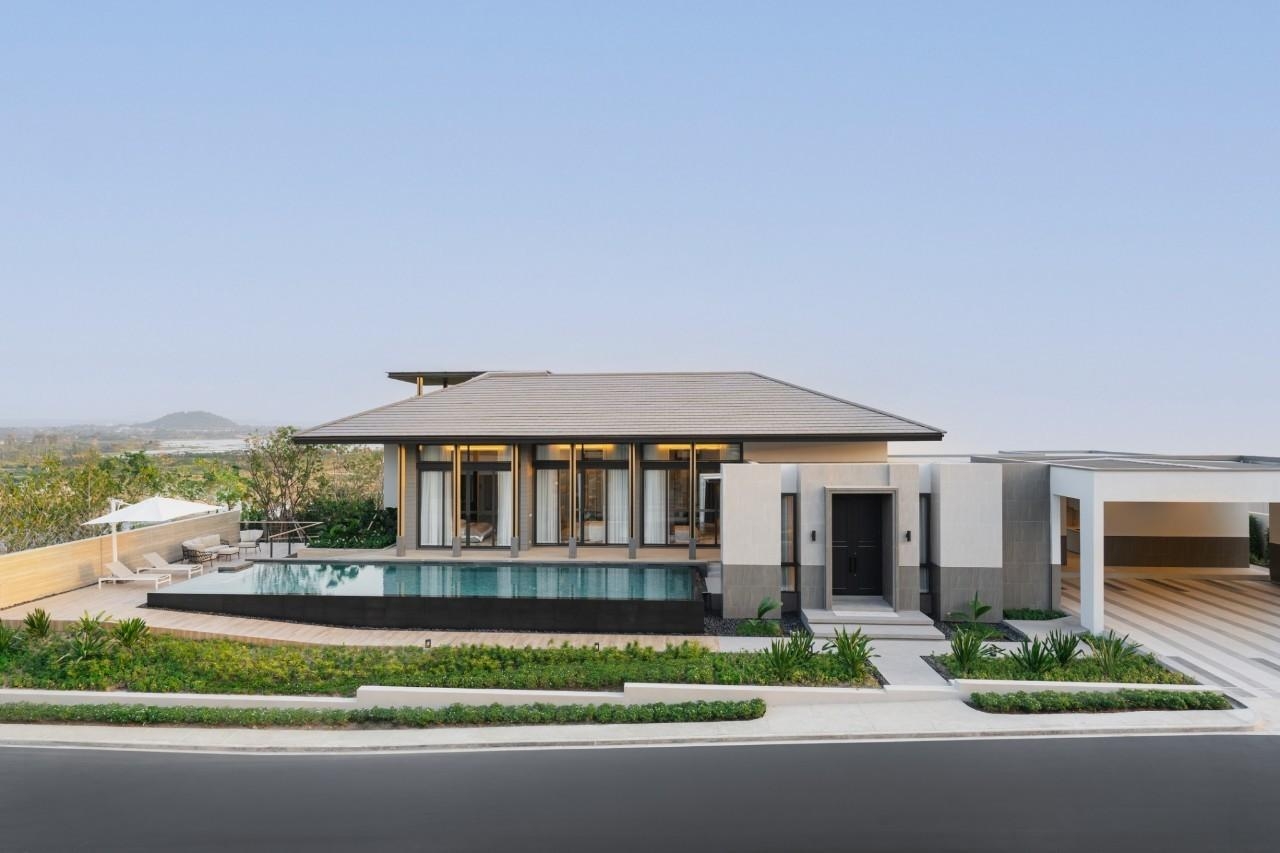 4 bedrooms Villa in Pattaya, Thailand No. 33570