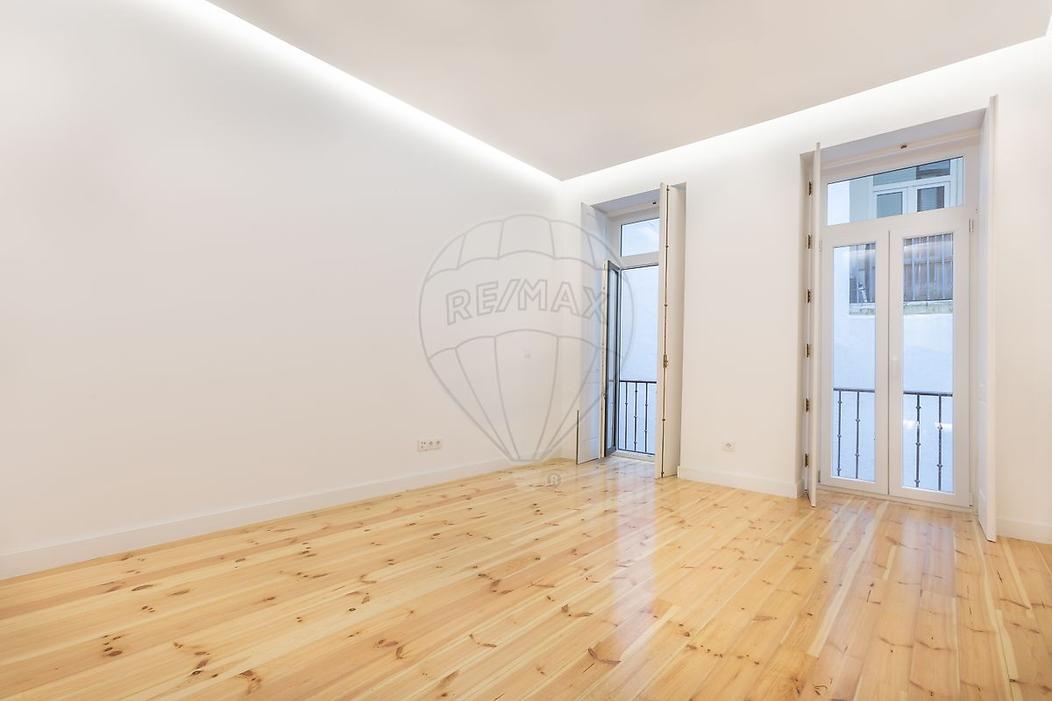 5 bedrooms Apartment in Lisbon, Portugal No. 65667