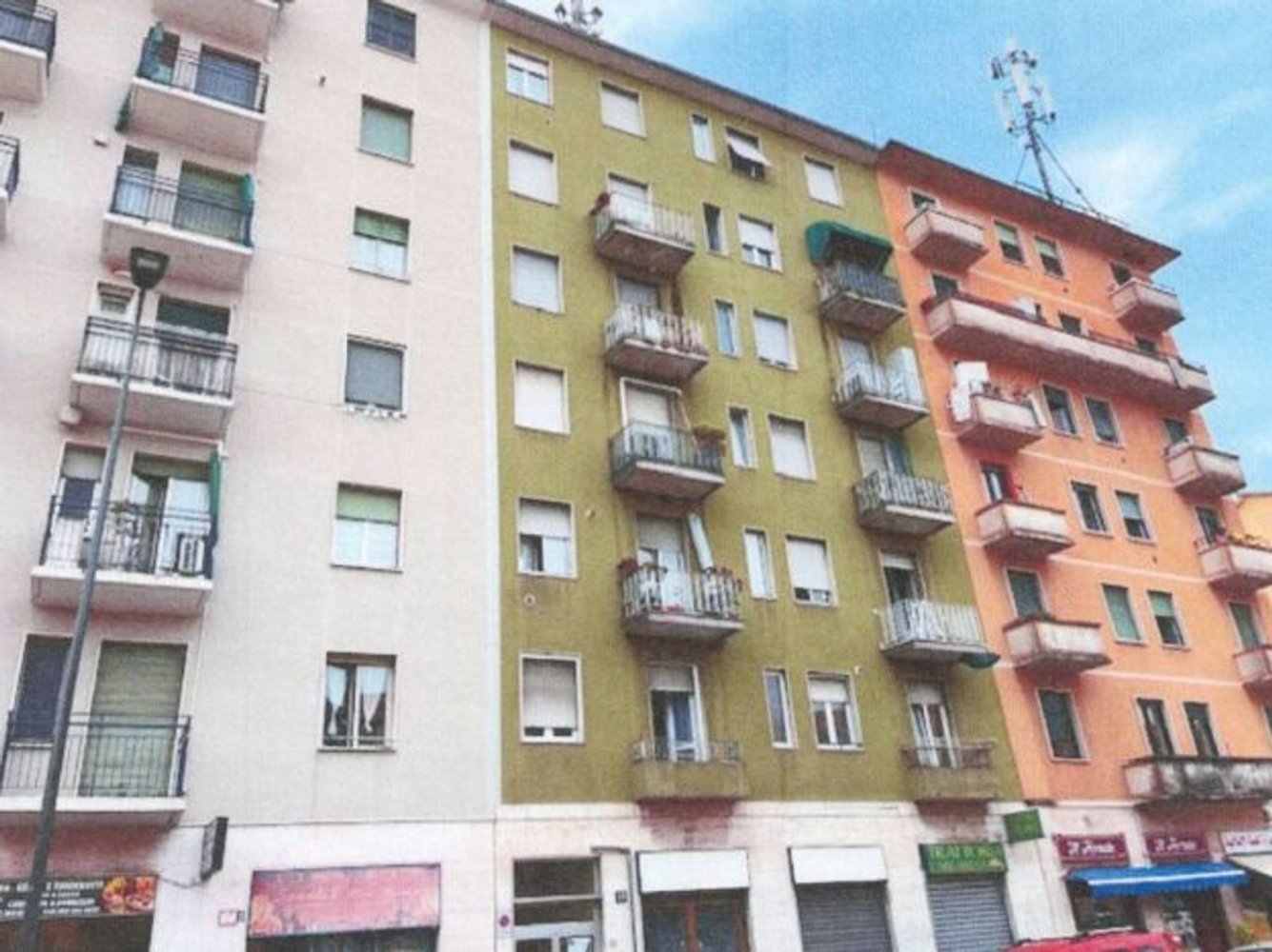 2-salle Appartement à Milan, Italy No. 245320