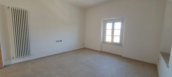 4 rooms Penthouse in Capannori, Italy No. 42731 8