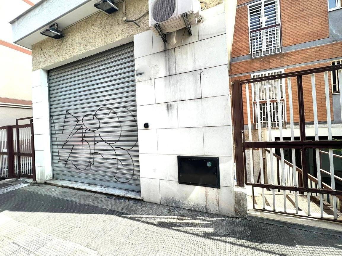 Gewerbliche Immobilie in Bari, Italy 44m², Nr. 213256