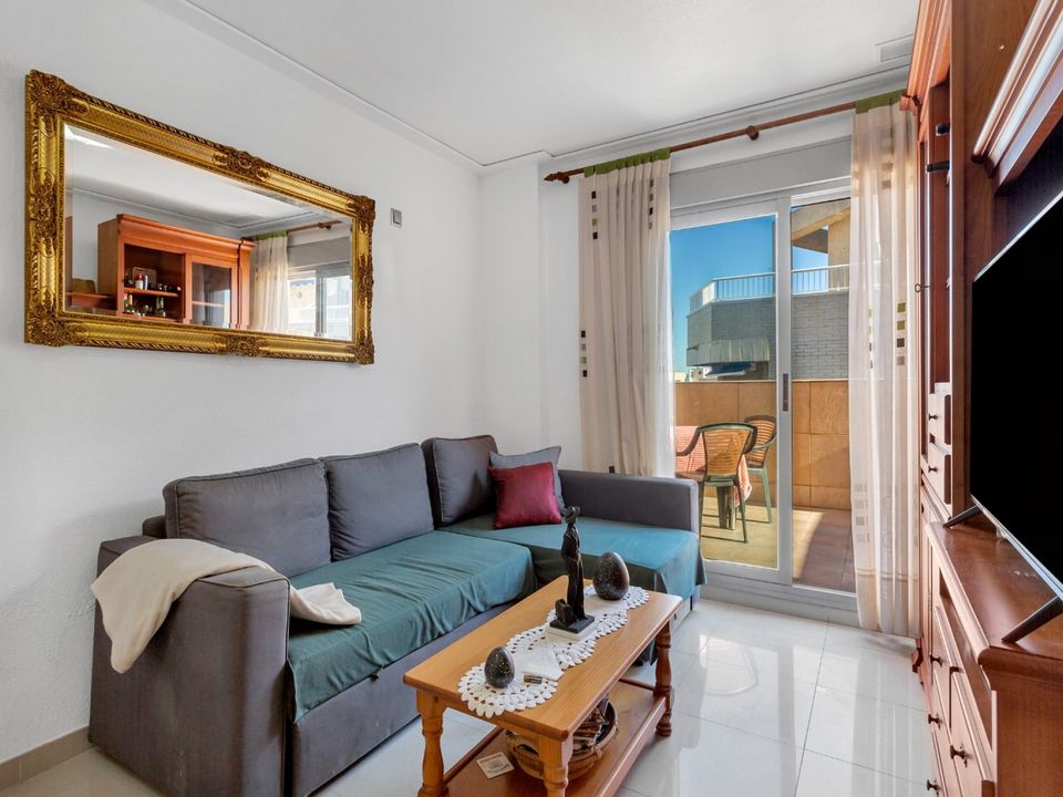 Apartamento de 2 dormitorios en Torrevieja, Spain No. 181787