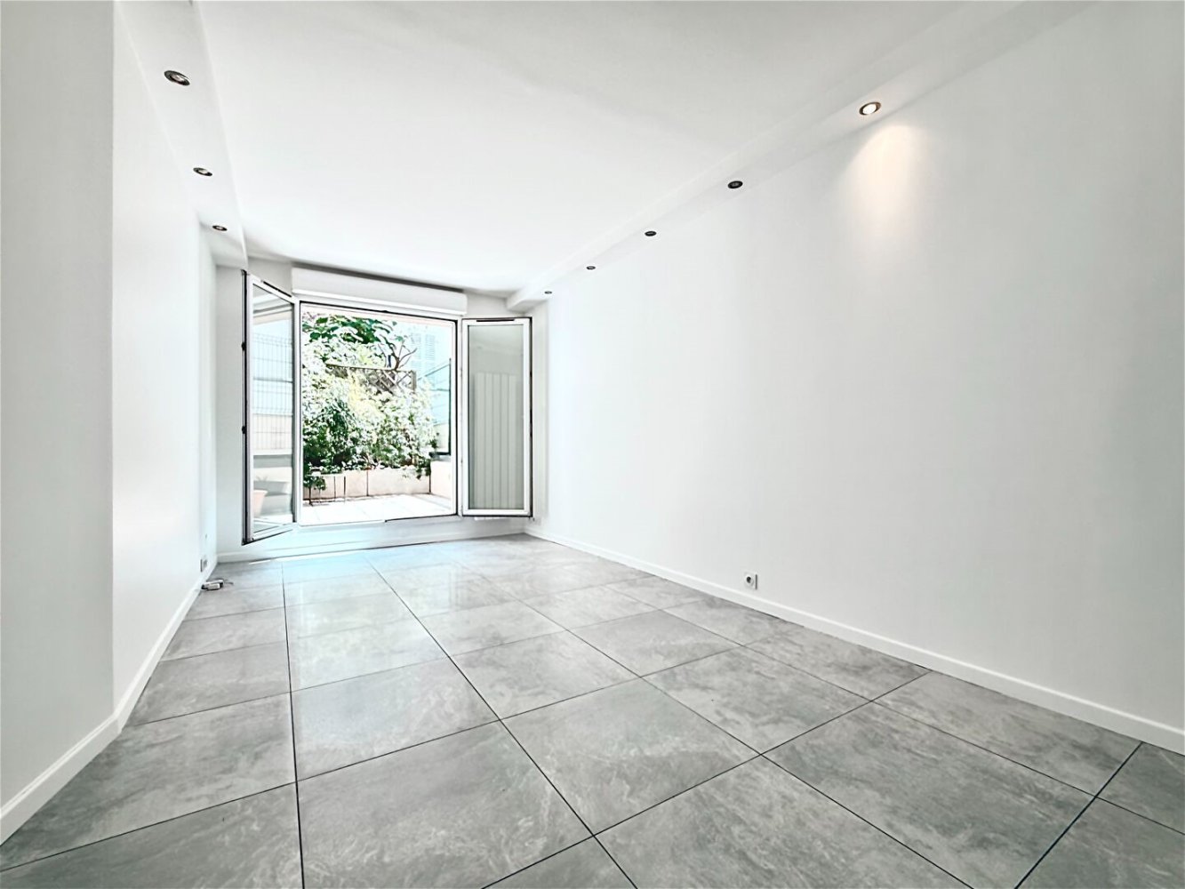 Studio in Paris, France, Nr. 352119