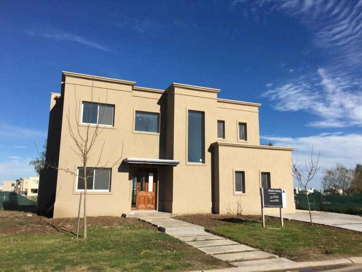 3 bedrooms House in Tigre, Argentina No. 7743