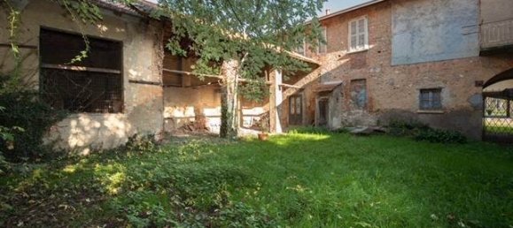 10 rooms Commercial property in Tradate, Italy No. 232460 8