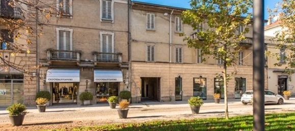 10 rooms Commercial property in Tradate, Italy No. 232460 2