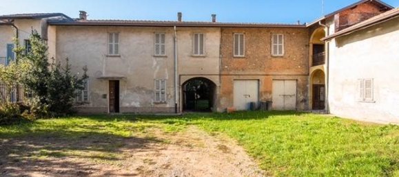 10 rooms Commercial property in Tradate, Italy No. 232460 3