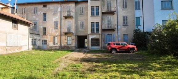 10 rooms Commercial property in Tradate, Italy No. 232460 5