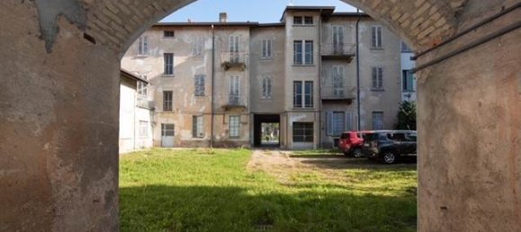 10 rooms Commercial property in Tradate, Italy No. 232460 6