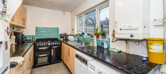 3 bedrooms House in Havant, United Kingdom No. 2166 4