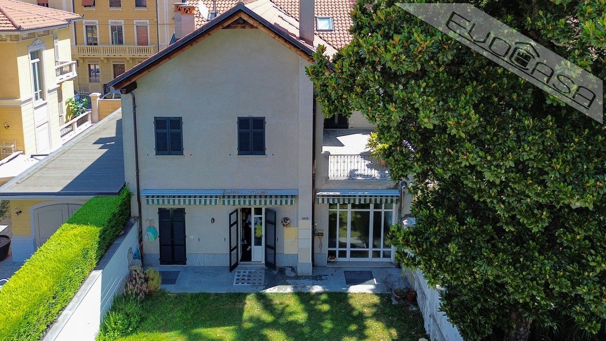 Villa de 4 dormitorios en Pinerolo, Italy No. 291137