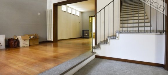 Villa de 4 dormitorios en Pinerolo, Italy No. 291137 8