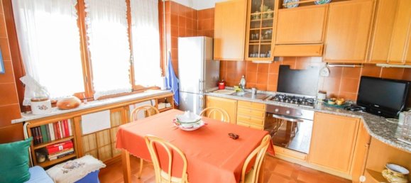 6 bedrooms Villa in Volpiano, Italy No. 325039 9