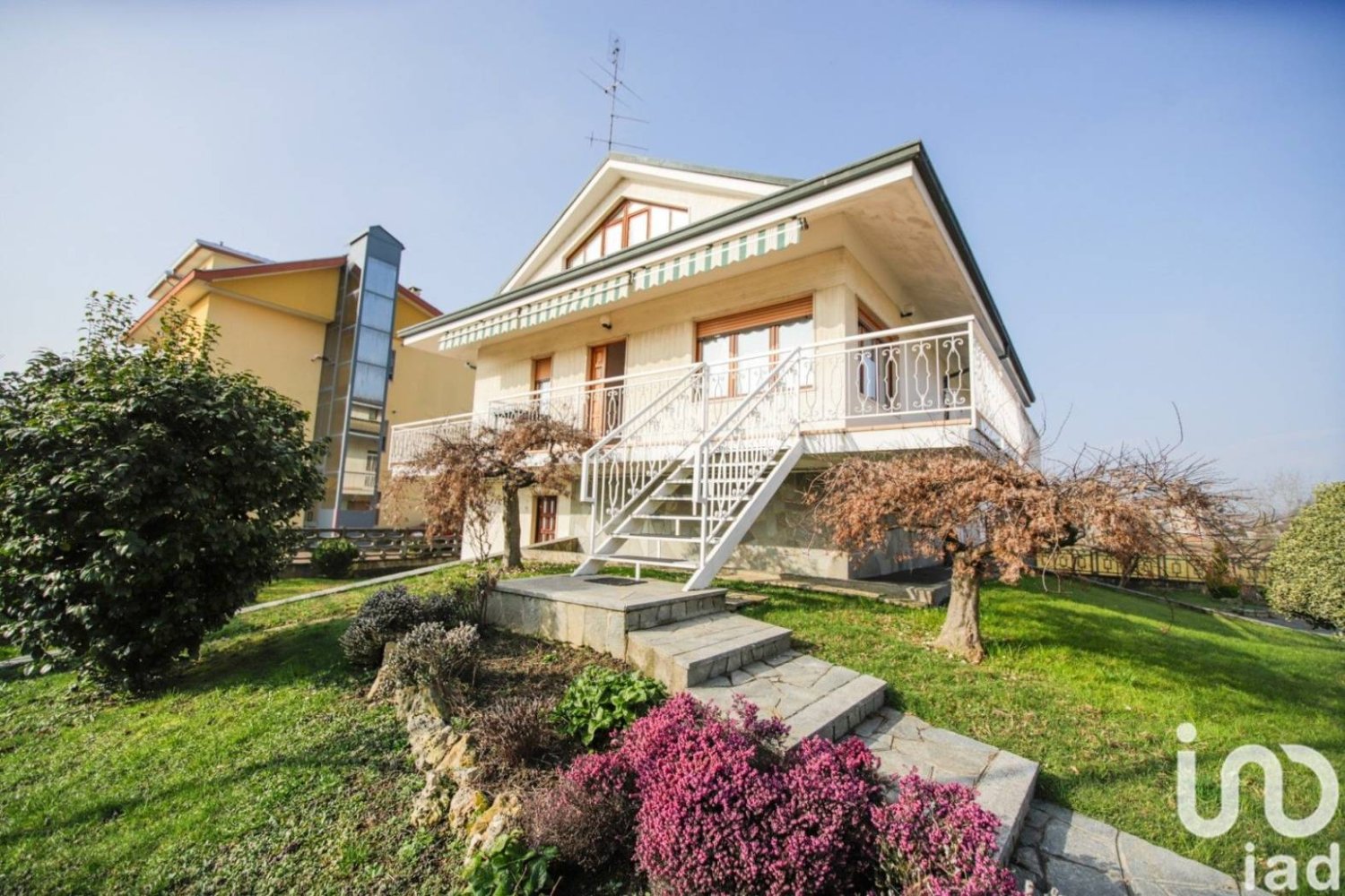 6 bedrooms Villa in Volpiano, Italy No. 325039