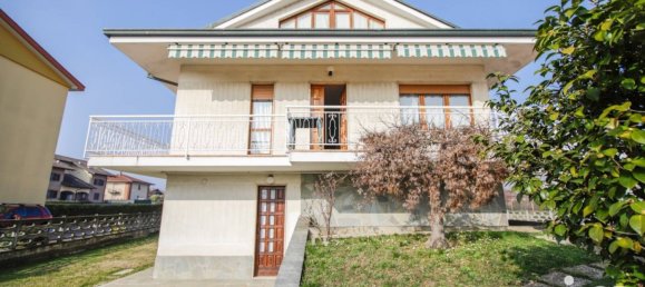 6 bedrooms Villa in Volpiano, Italy No. 325039 13