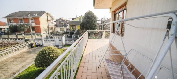 6 bedrooms Villa in Volpiano, Italy No. 325039 5