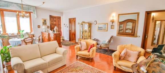 6 bedrooms Villa in Volpiano, Italy No. 325039 15