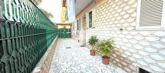 2 rooms Apartment in Naples, Italy No. 94125 95