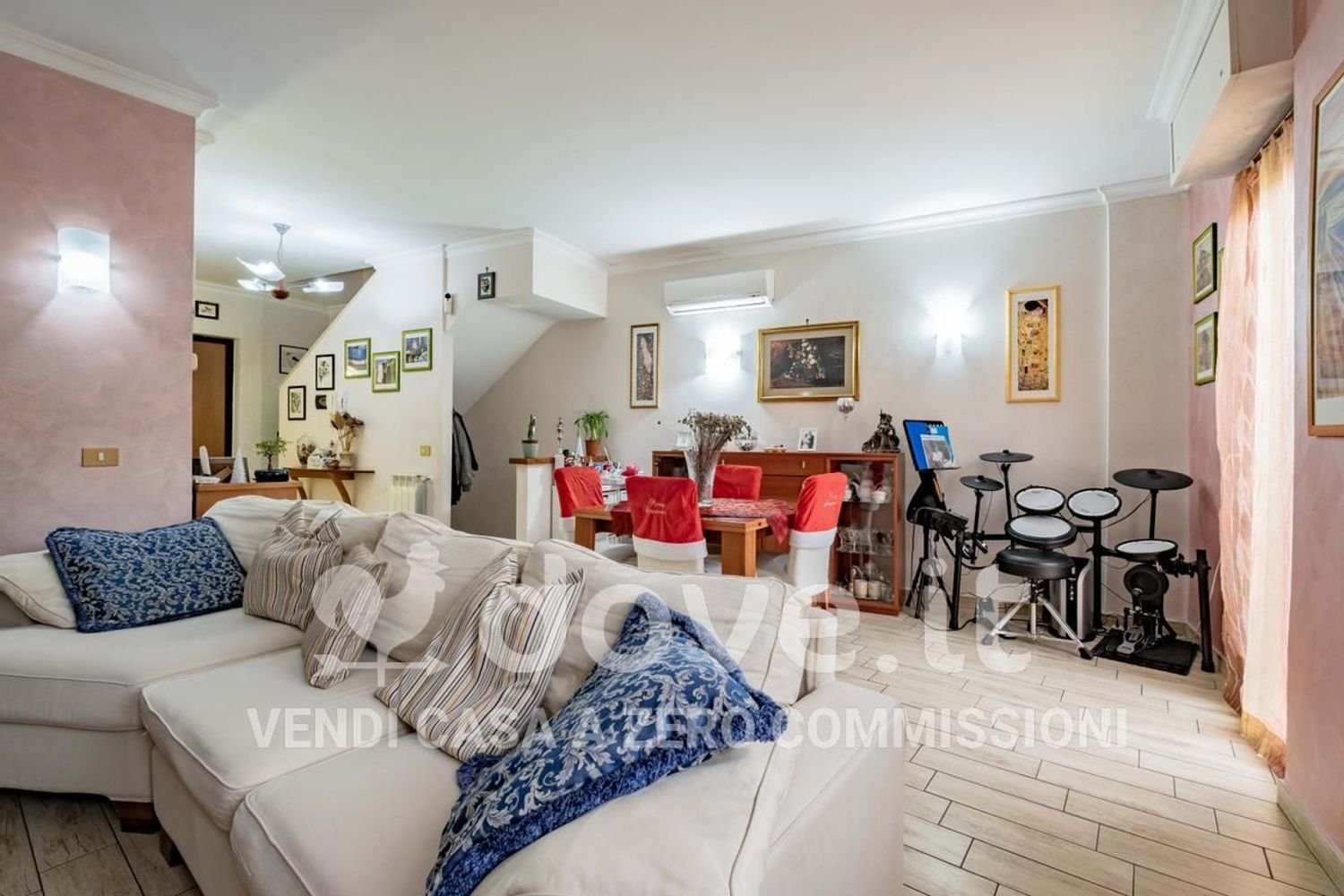 Villa de 4 habitaciónes en Rome, Italy No. 189423