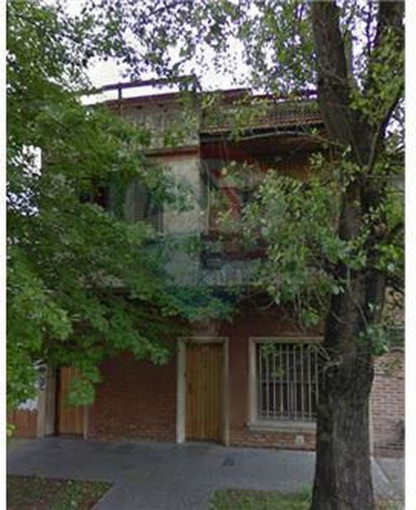 3 bedrooms House in Lanus, Argentina No. 63097