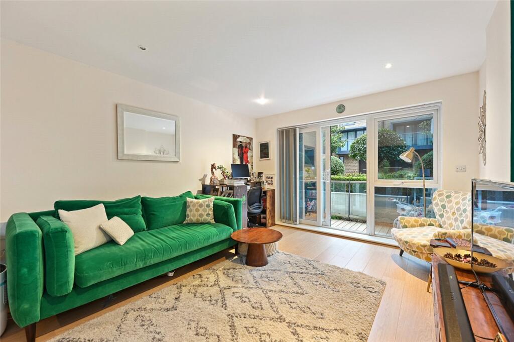 2 bedrooms Apartment in London, United Kingdom No. 3839