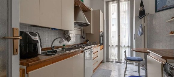 3 bedrooms Apartment in Milan, Italy No. 314183 4