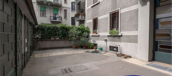 3 bedrooms Apartment in Milan, Italy No. 314183 24