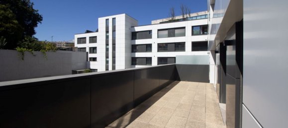 3 bedrooms Apartment in Porto, Portugal No. 130146 2