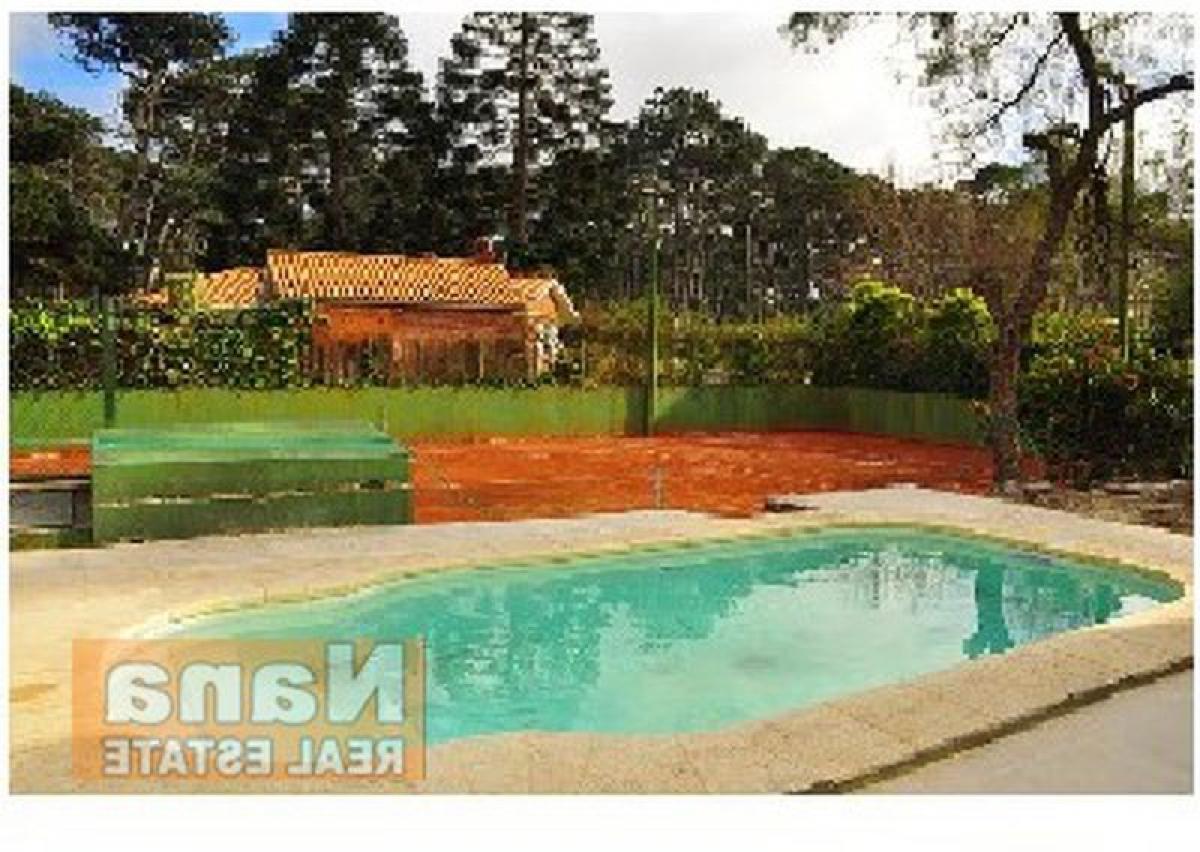 3 bedrooms House in Maldonado, Uruguay No. 8545