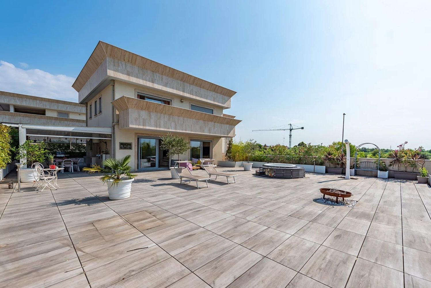 4غرفة شقة في Lainate, Italy رقم 310614