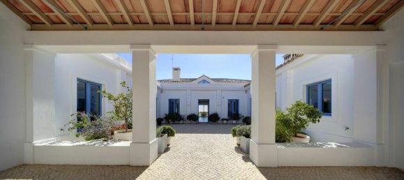 5 bedrooms Villa in Malaga, Spain No. 121323 8