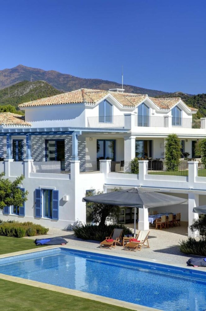 5 bedrooms Villa in Malaga, Spain No. 121323
